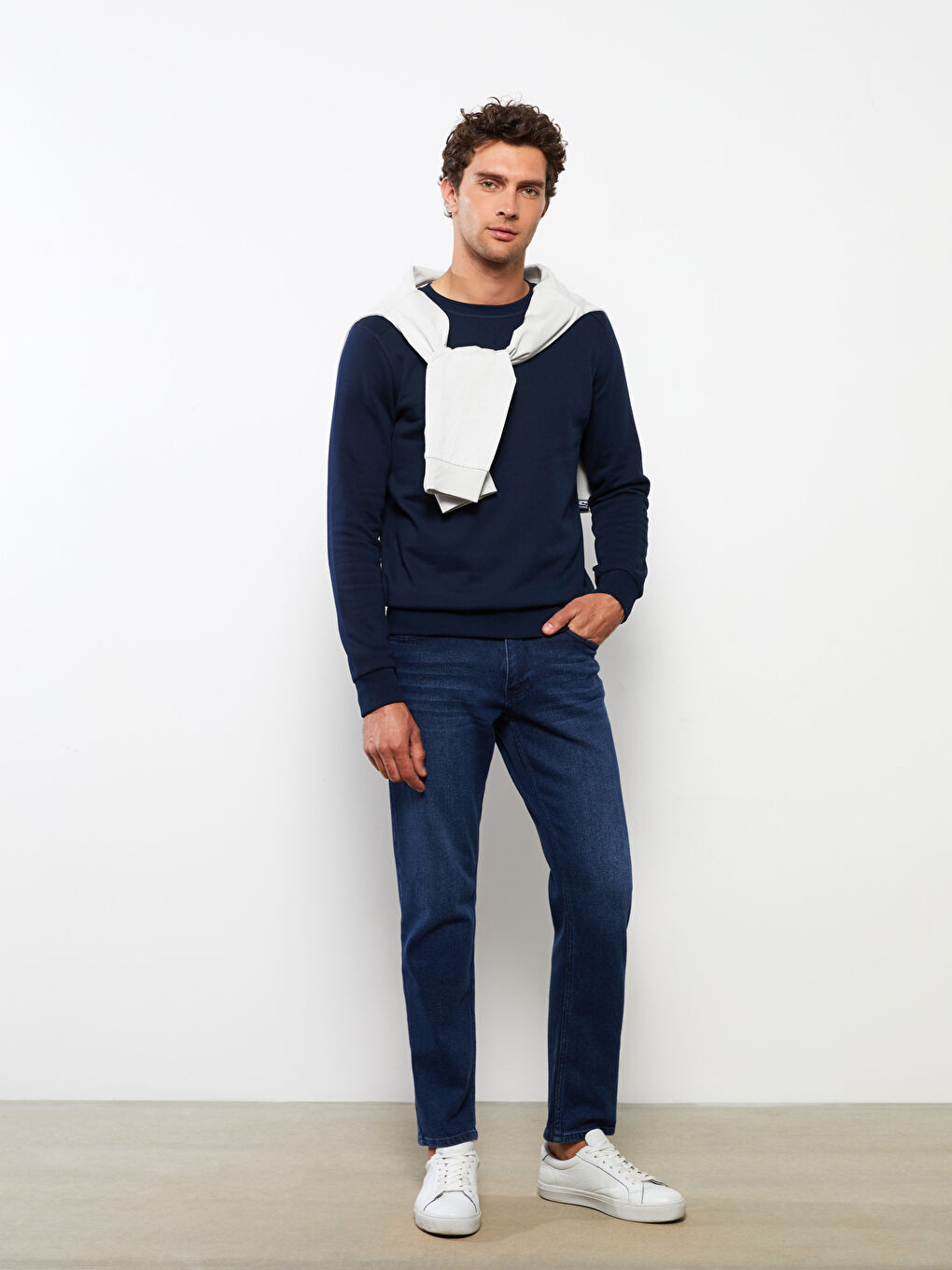 LCWAIKIKI Basic Crew Neck Long Sleeve Men's Thick Sweatshirt -W21907Z8-DWP