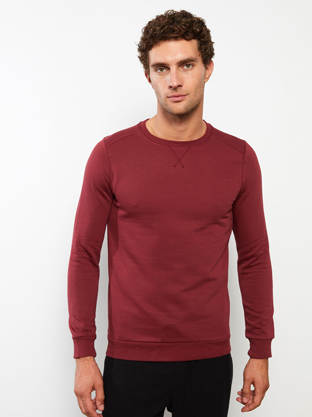 LCWAIKIKI Basic Bordo Bisiklet Yaka Uzun Kollu Erkek Sweatshirt - 1