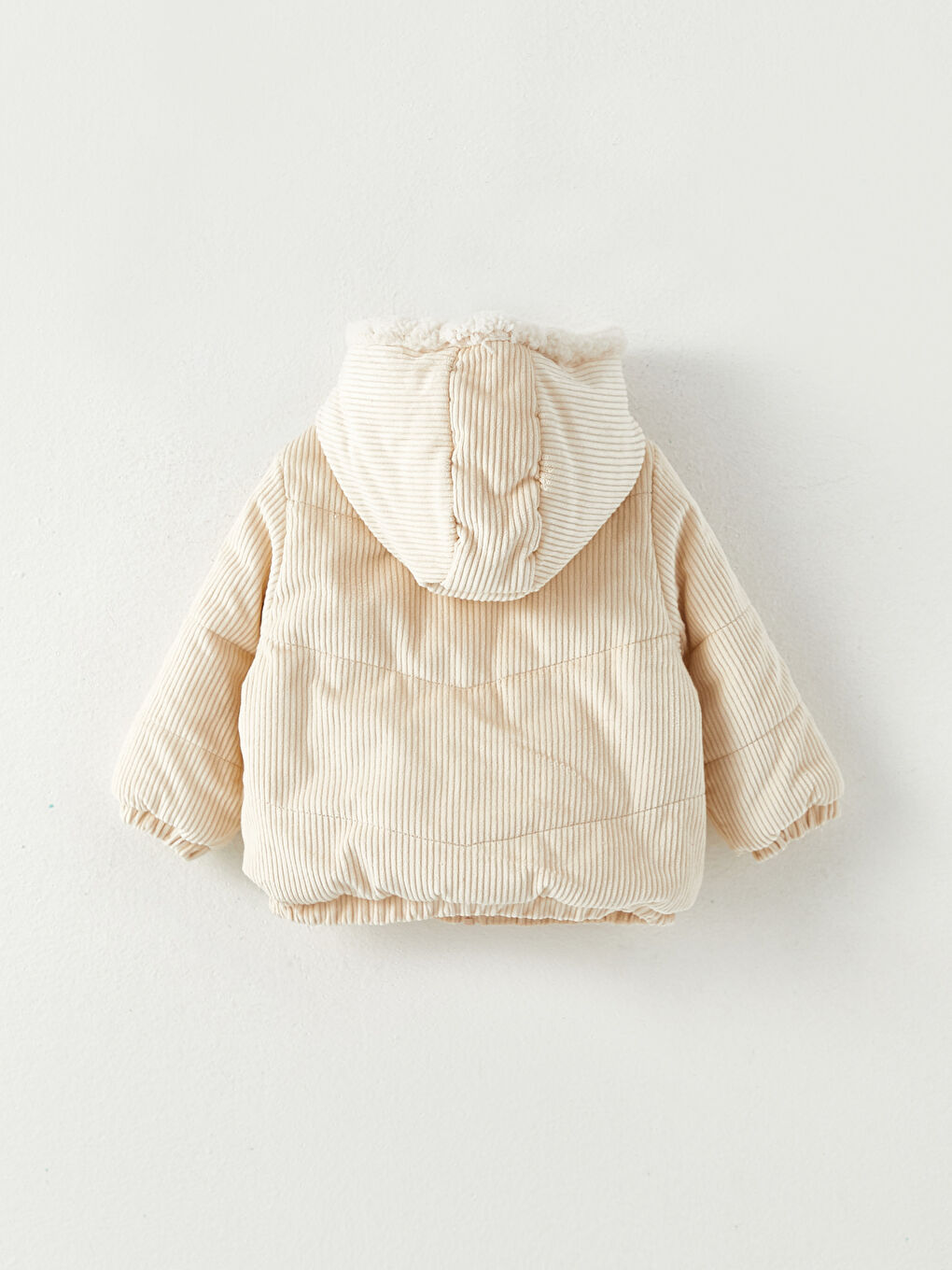 Bej Kapüşonlu Uzun Kollu Kadife Kız Bebek Mont-1