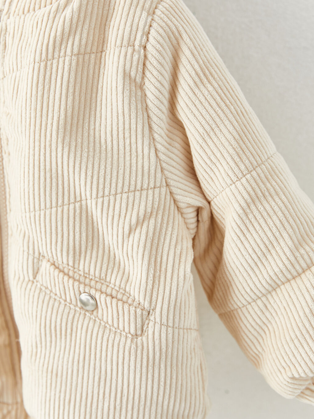 Bej Kapüşonlu Uzun Kollu Kadife Kız Bebek Mont-2