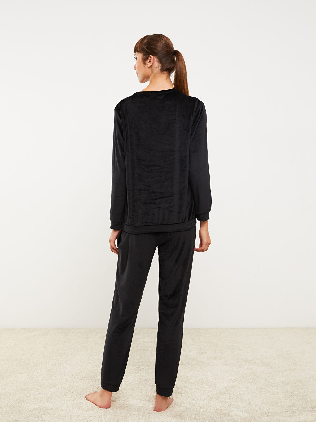 Siyah Bisiklet Yaka Nakışlı Uzun Kollu Kadın Pijama Takımı-4