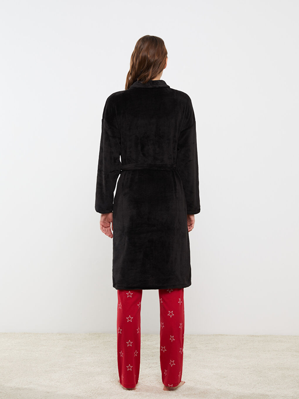 Siyah Şal Yaka Baskılı Uzun Kollu Pelüş Kadın Sabahlık-4