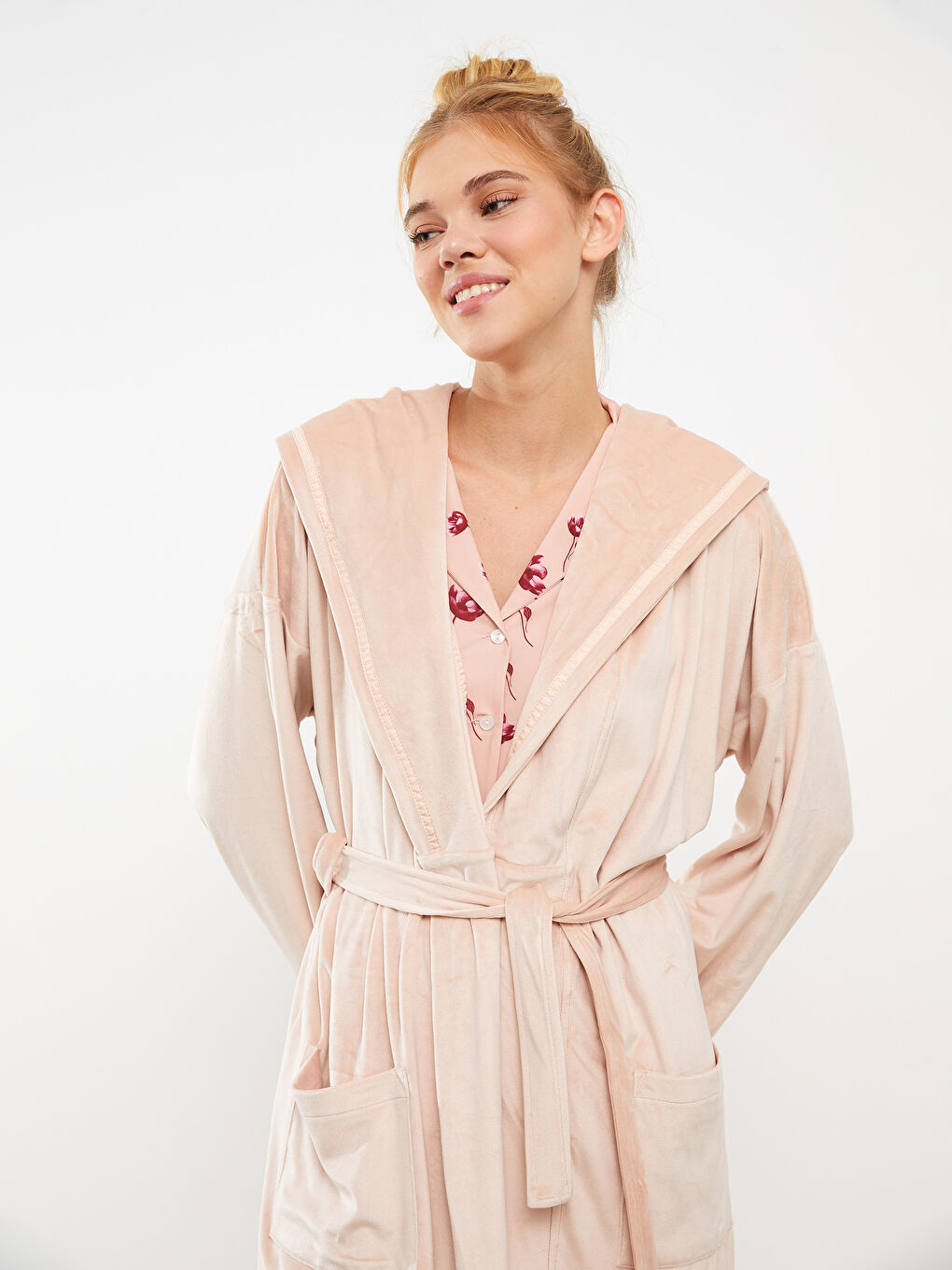 Pembe Şal Yaka Kadife Kadın Sabahlık-2