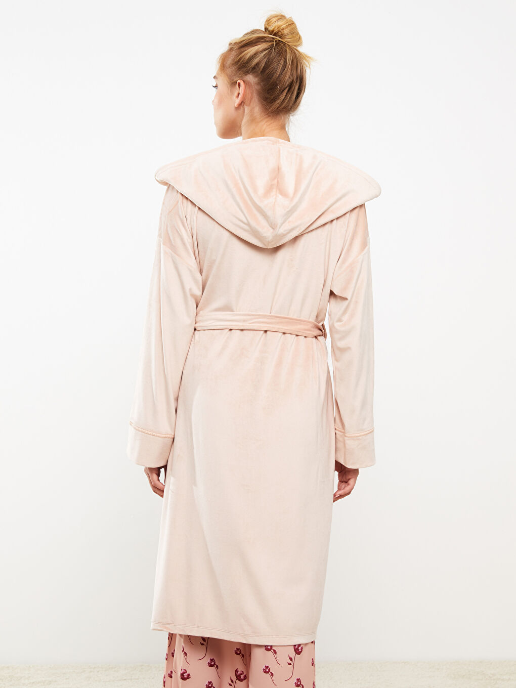 Pembe Şal Yaka Kadife Kadın Sabahlık-4