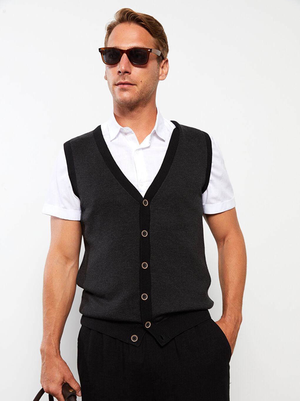 Стандартный однотонный жилет с V-образным вырезом для мужчин-2