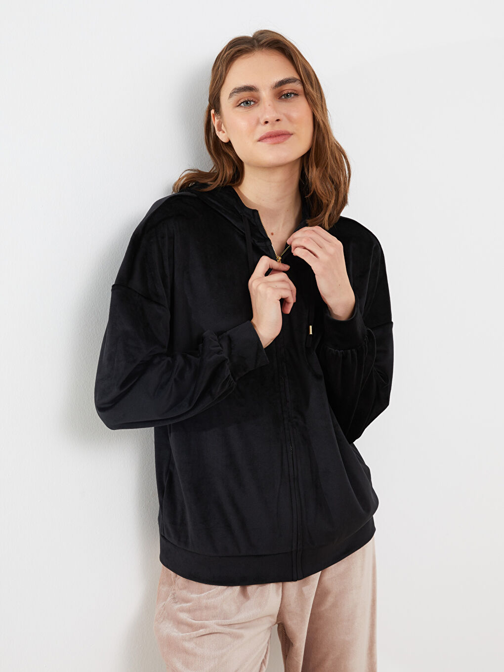 LCW DREAM Kapüşonlu Düz Uzun Kollu Kadife Kadın Pijama Üst -W21989Z8-CVL