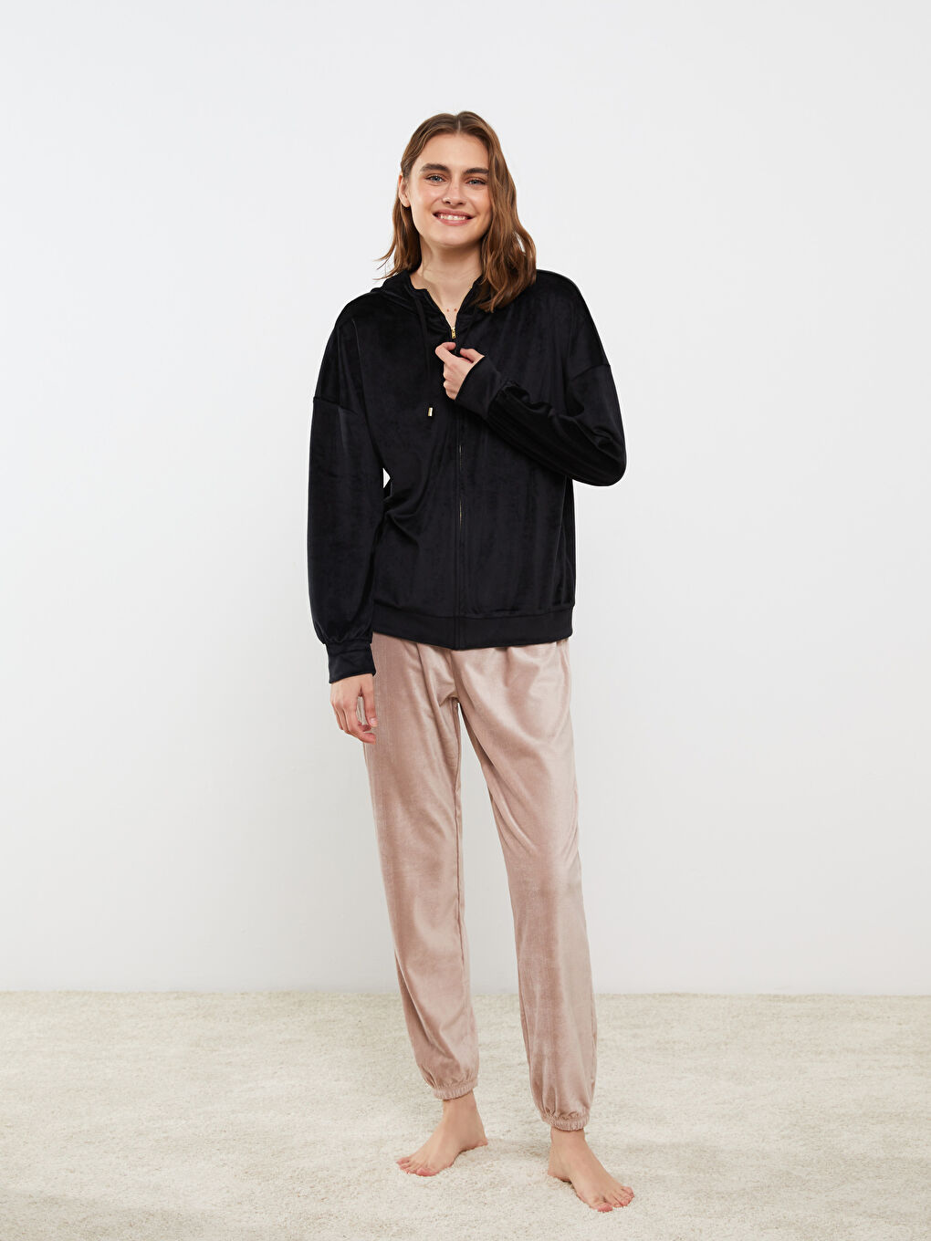 LCW DREAM Kapüşonlu Düz Uzun Kollu Kadife Kadın Pijama Üst -W21989Z8-CVL