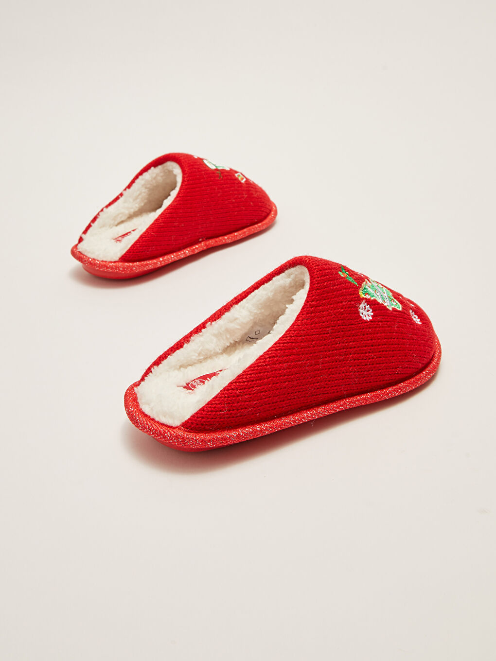 LCW STEPS Chaussons de maison fermés brodés pour garçon -W22026Z4-CRT