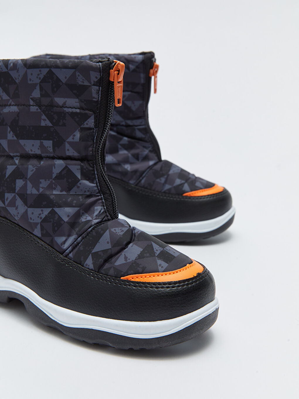 LCW STEPS Schnee-Stiefel für Jungen mit Camouflage-Muster und Reißverschluss -W22151Z4-CWN