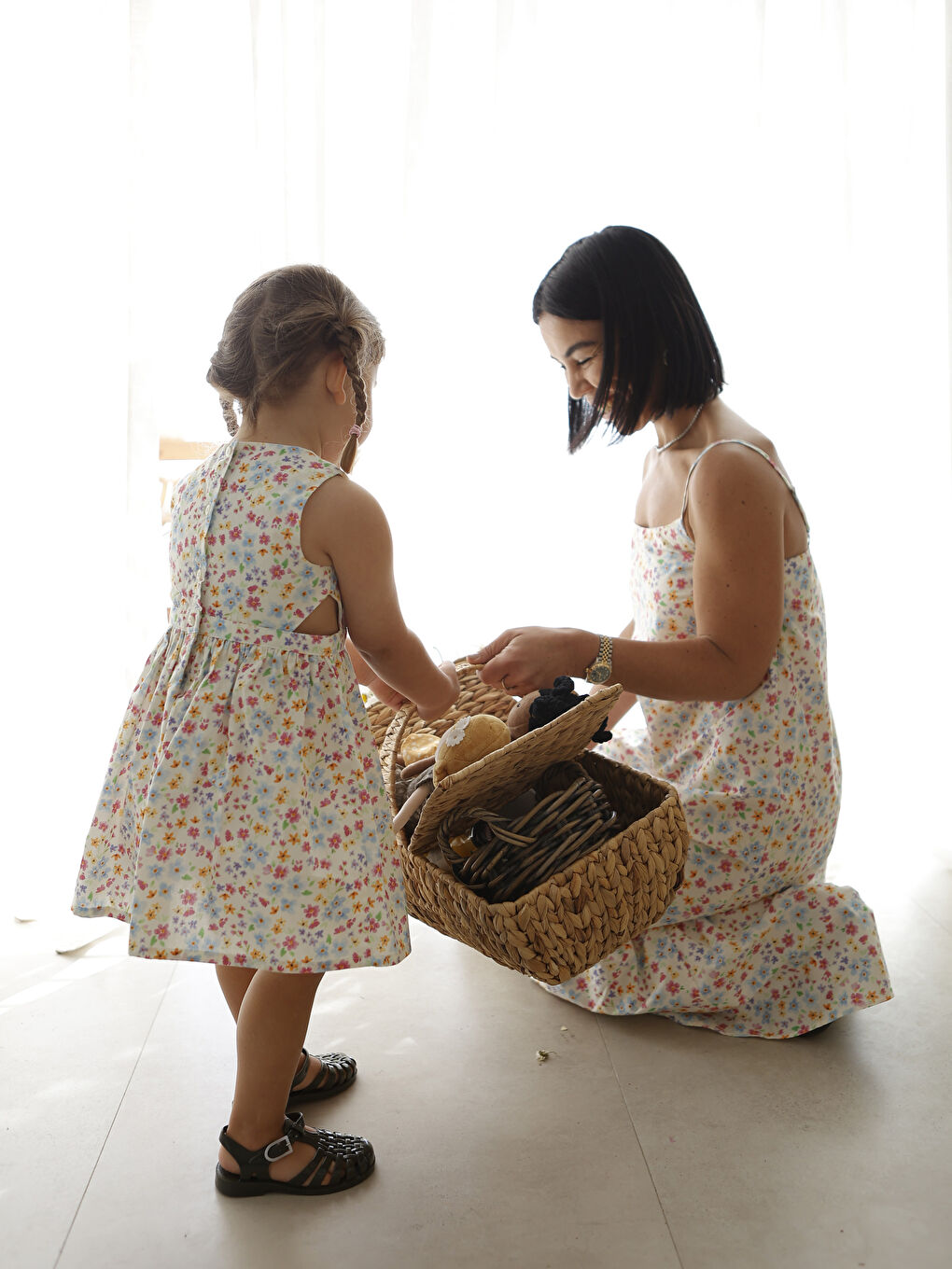 Ekru Kare Yaka Askılı Çiçekli Pamuklu Kadın Elbise Anne Kız Kombini