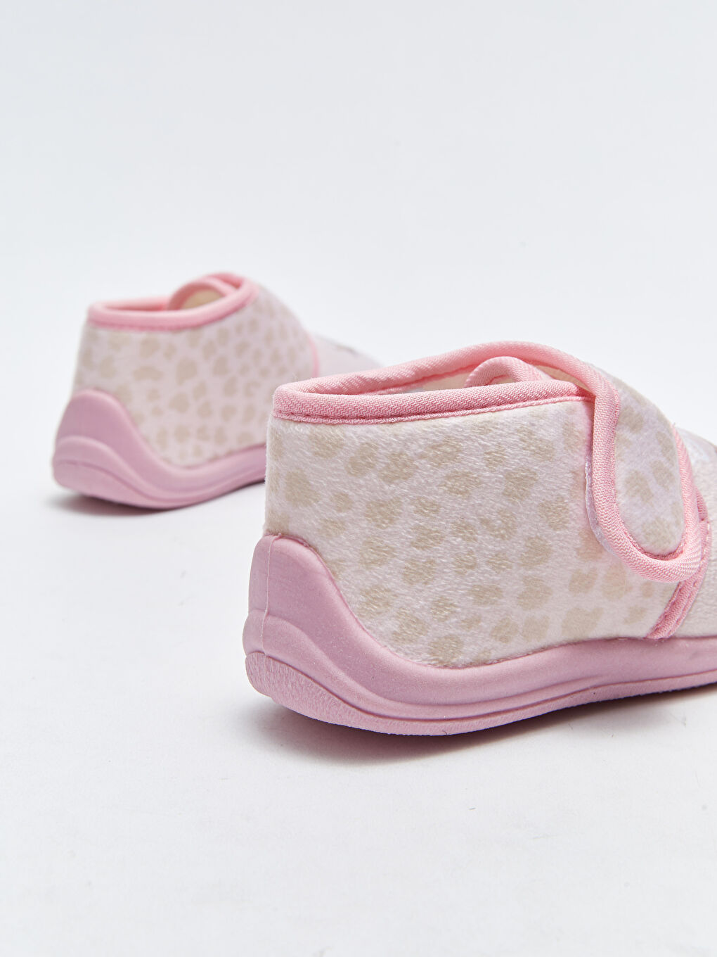 LCW STEPS Printed Velcro Slippers for Girls -W22169Z4-S5J