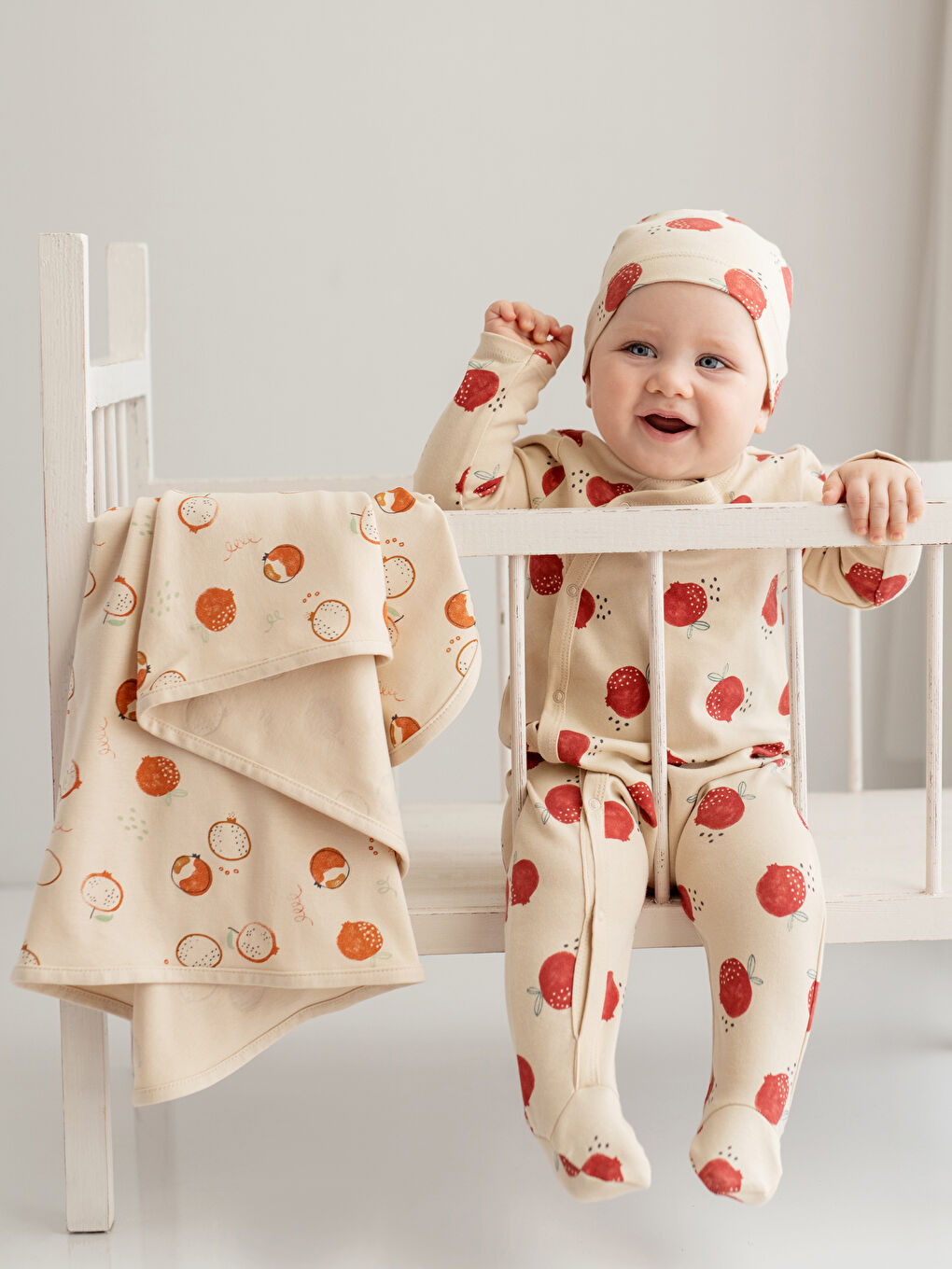 Crew Neck Long Sleeve Printed Organic Cotton Baby Boy Rompers and Beanie 2-Pack