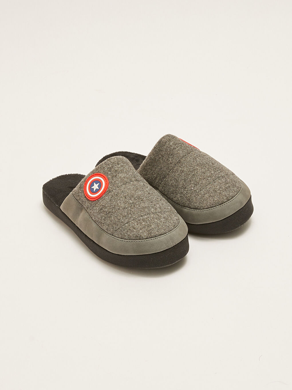 LCW STEPS Captain America Lisanslı Erkek Çocuk Ev Terliği -W22368Z4-S94