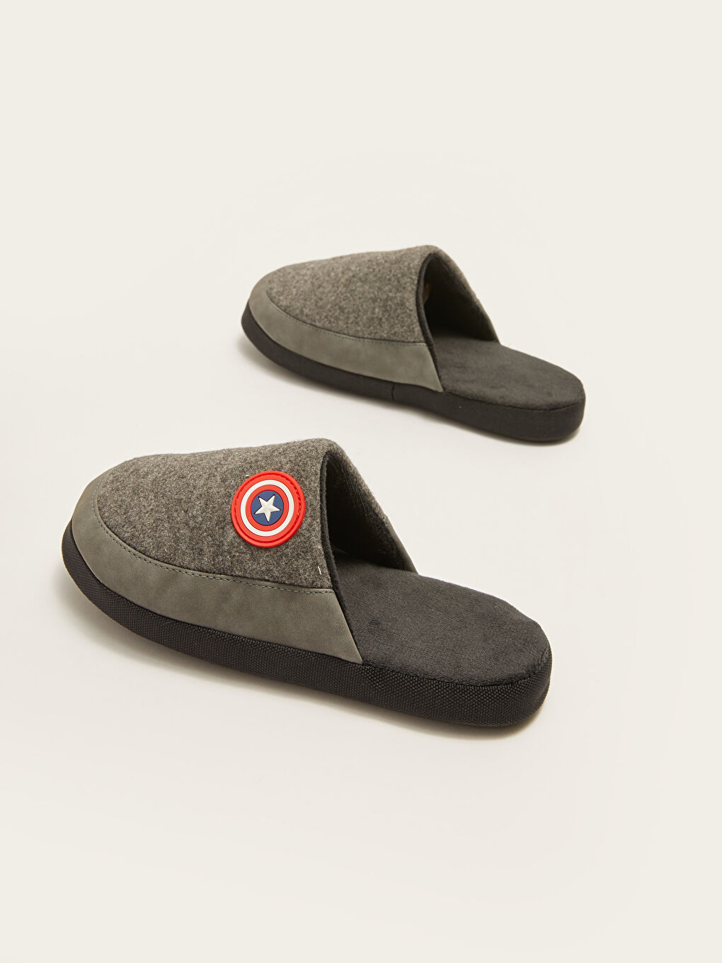 LCW STEPS Captain America Lisanslı Erkek Çocuk Ev Terliği -W22368Z4-S94