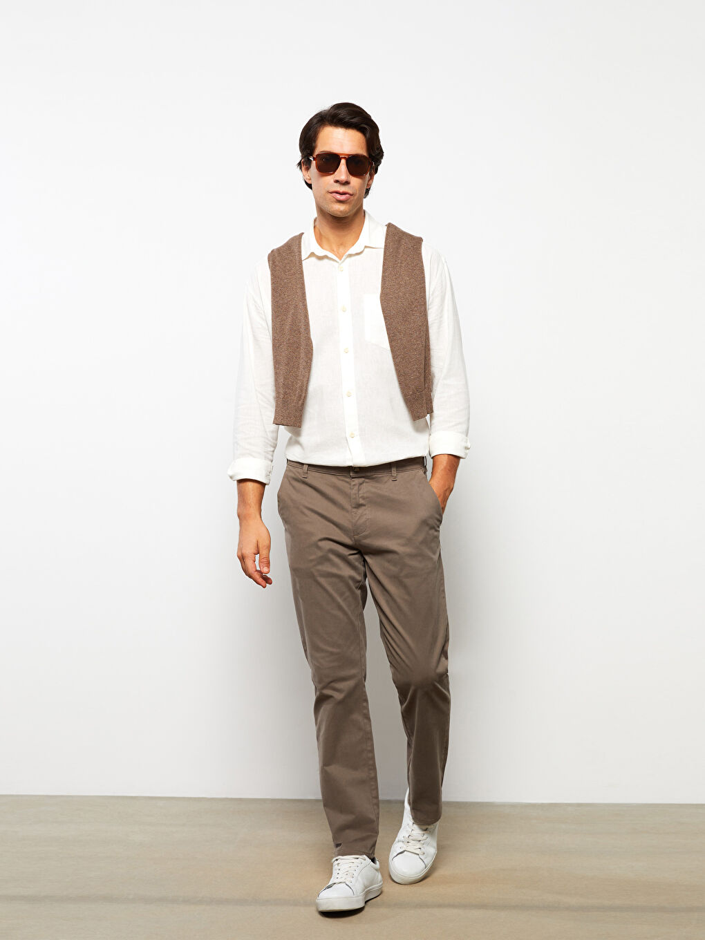 LCWAIKIKI Classic Kahverengi Standart Kalıp Gabardin Erkek Chino Pantolon - 3