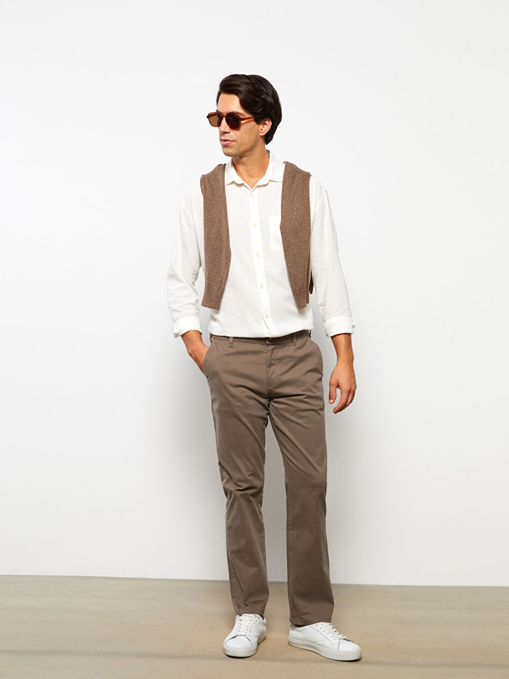 LCWAIKIKI Classic Kahverengi Standart Kalıp Gabardin Erkek Chino Pantolon - 4