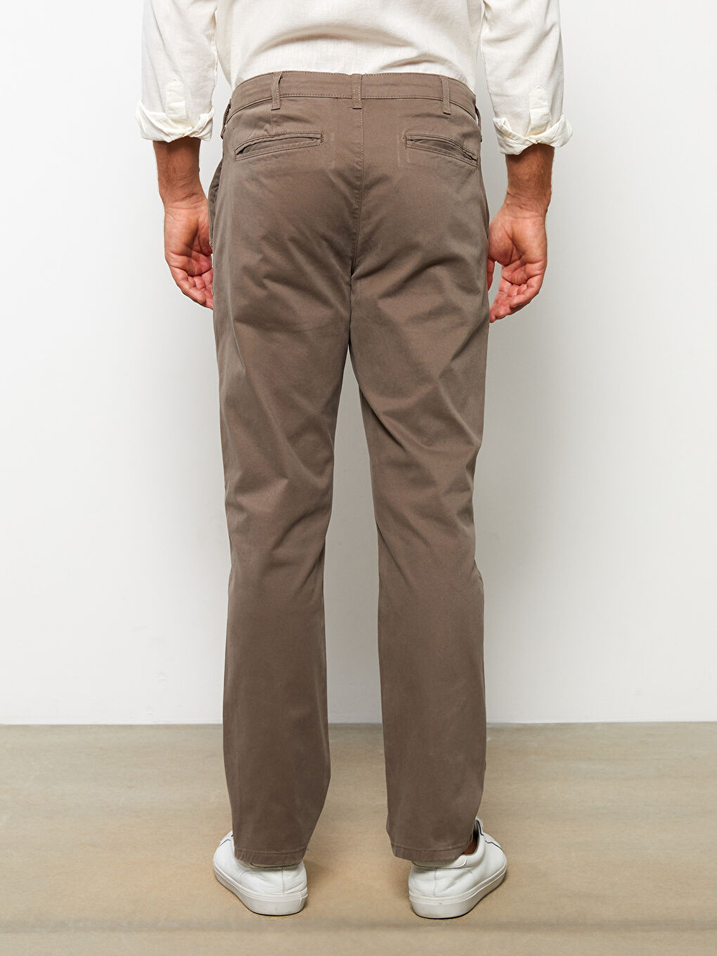 LCWAIKIKI Classic Kahverengi Standart Kalıp Gabardin Erkek Chino Pantolon - 2