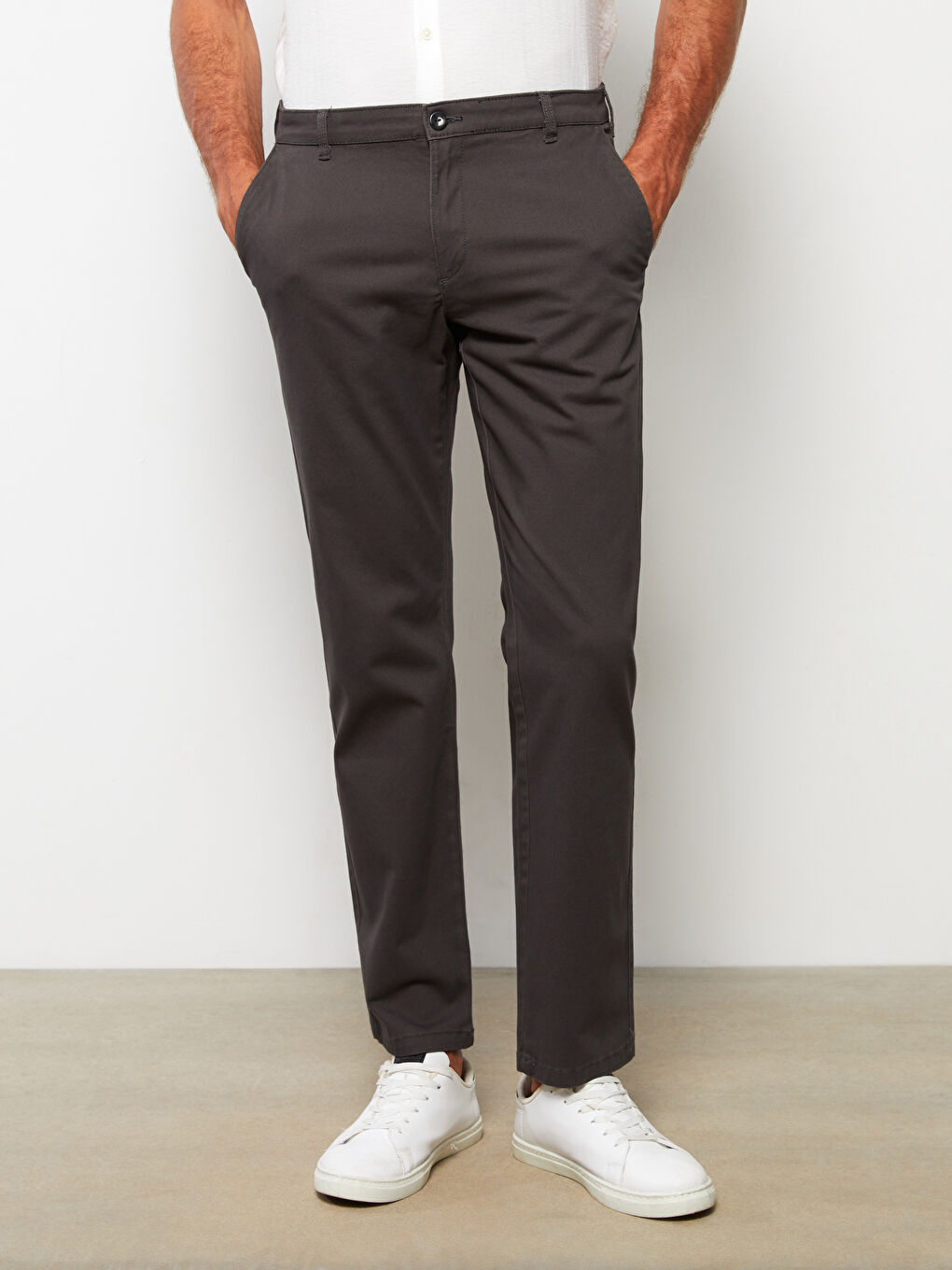 LCWAIKIKI Classic Antrasit Standart Kalıp Gabardin Erkek Chino Pantolon - 3