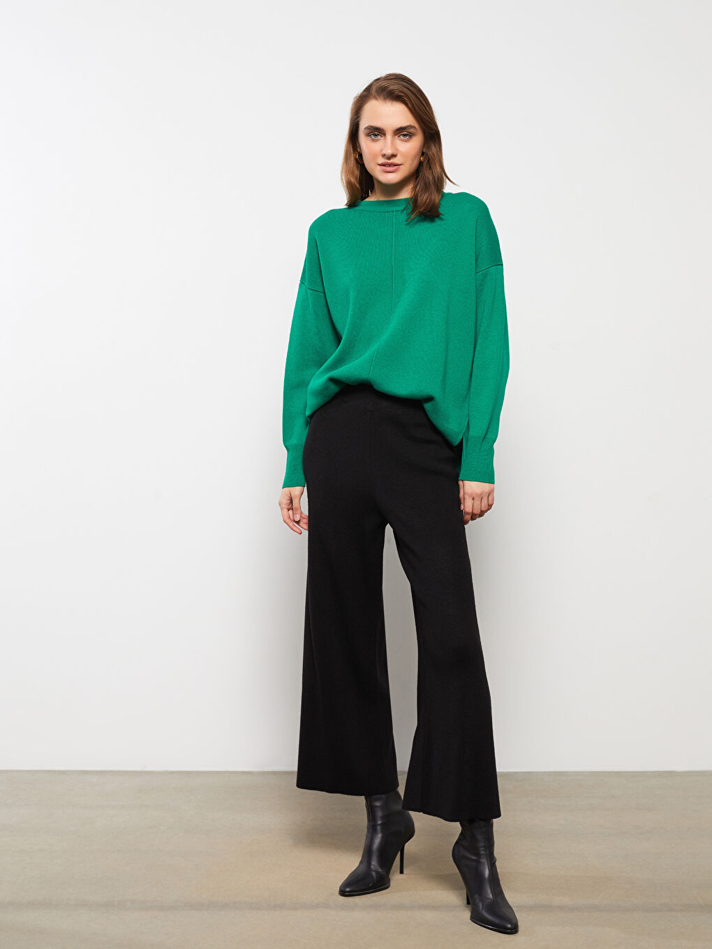 Женские трикотажные брюки с эластичным поясом и однотонным дизайном-1