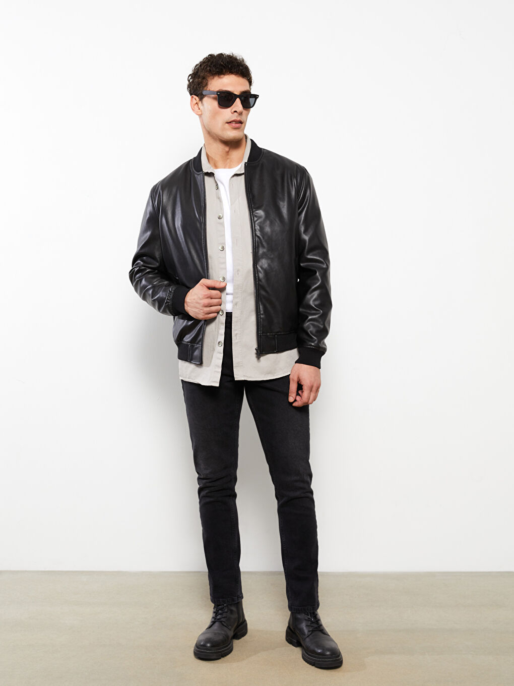 Siyah Standart Kalıp Kolej Yaka Erkek Deri Görünümlü Mont