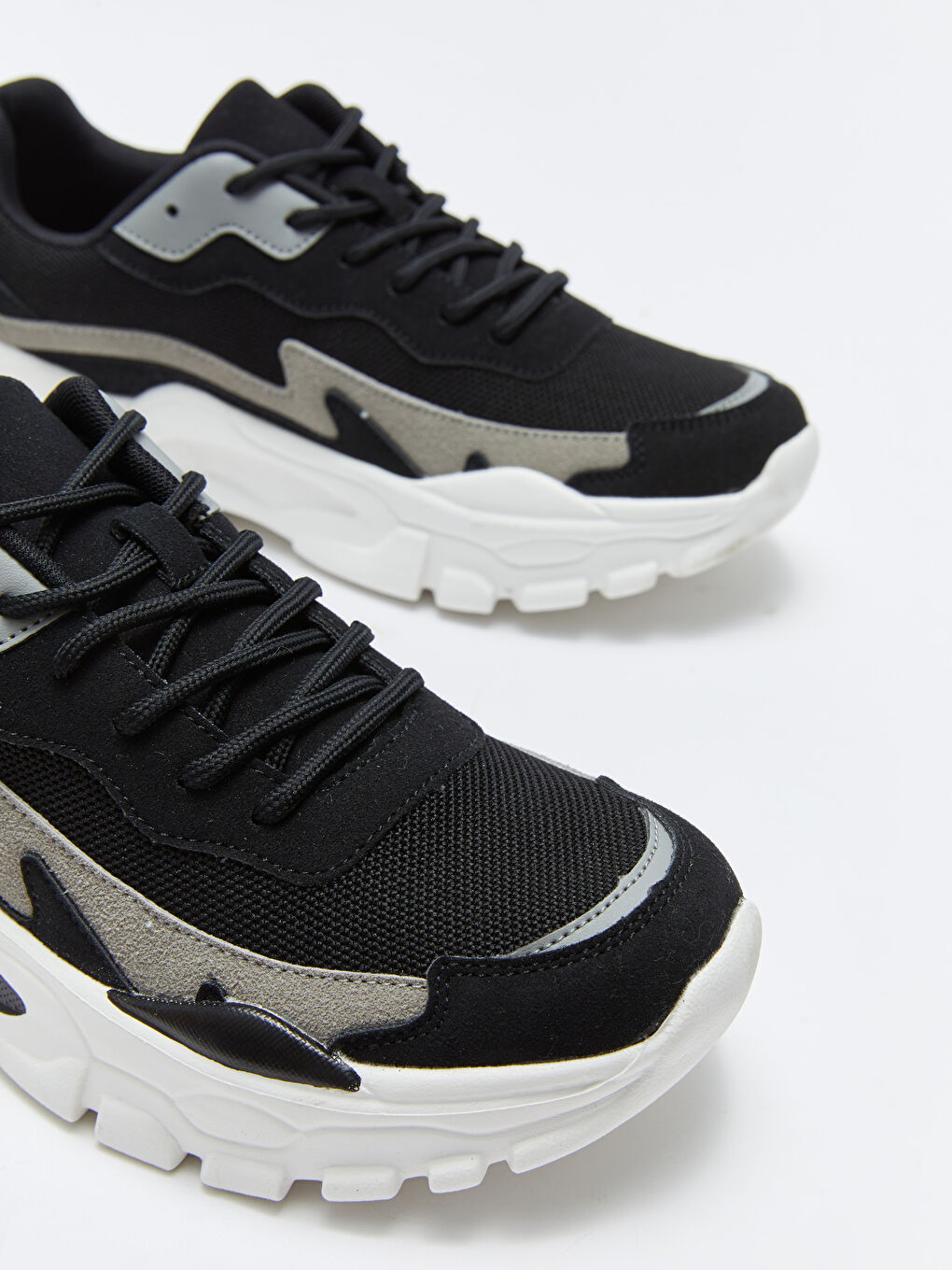 Lace-up Thick Sole Men's Active Sports Shoes-2