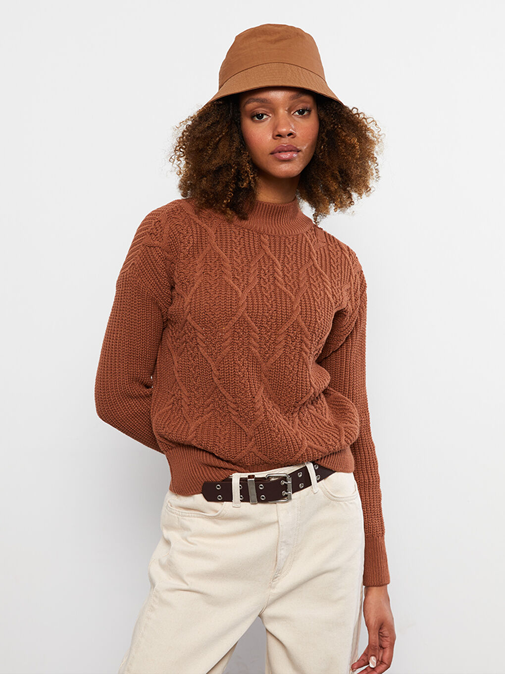 بلوفر تريكو حريمي بكم طويل بنصف ياقة مدورة ونقشة ذاتية-2