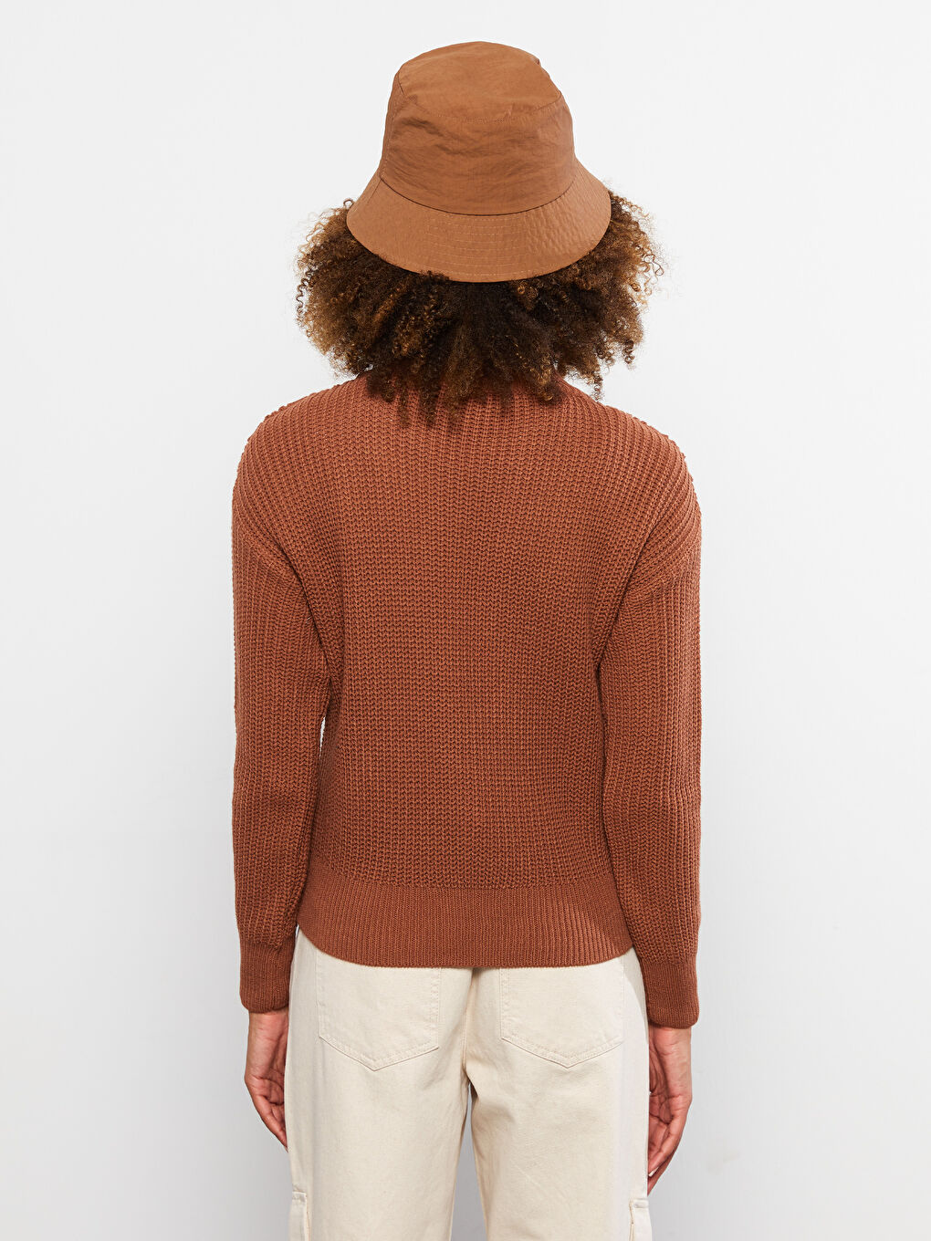 بلوفر تريكو حريمي بكم طويل بنصف ياقة مدورة ونقشة ذاتية-4