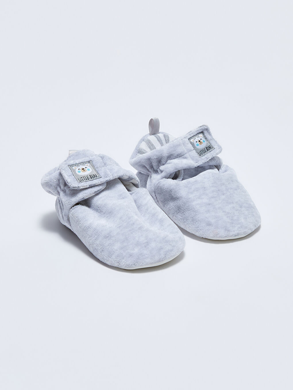 Gri Cırt Cırtlı Etiket Baskılı Erkek Bebek Yürüme Öncesi Panduf