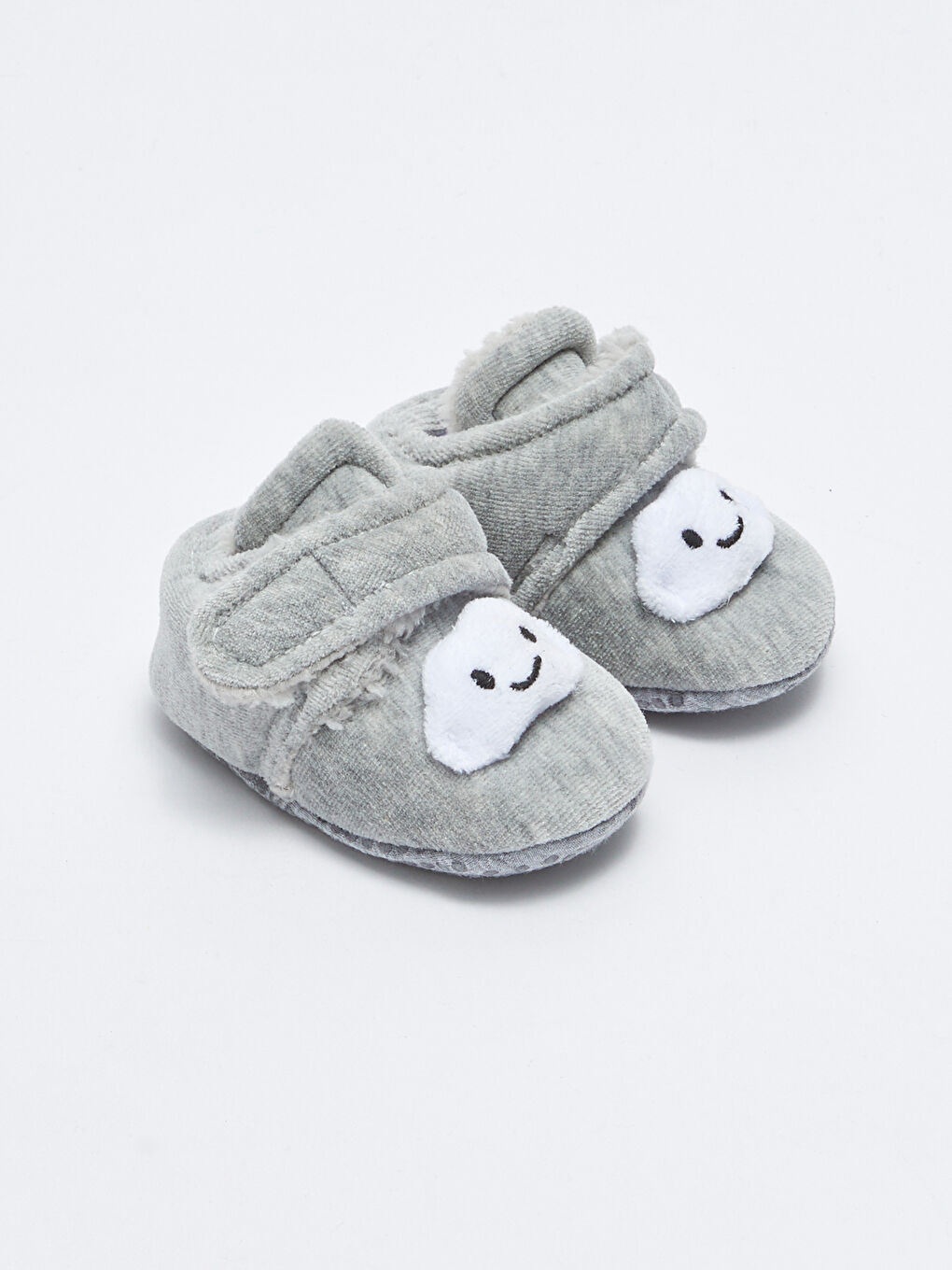 Gri 3D Aplike Detaylı Cırt Cırtlı Erkek Bebek Yürüme Öncesi Ev Ayakkabısı