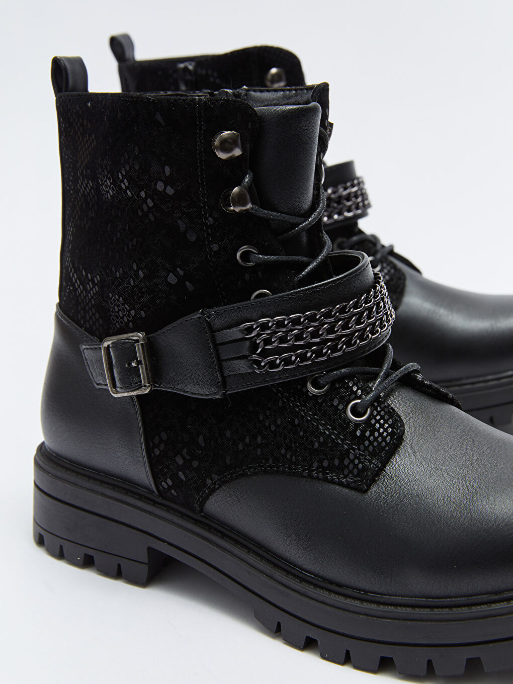 Siyah Deri Görünümlü Bağcık ve Fermuarlı Kız Çocuk Bot-2