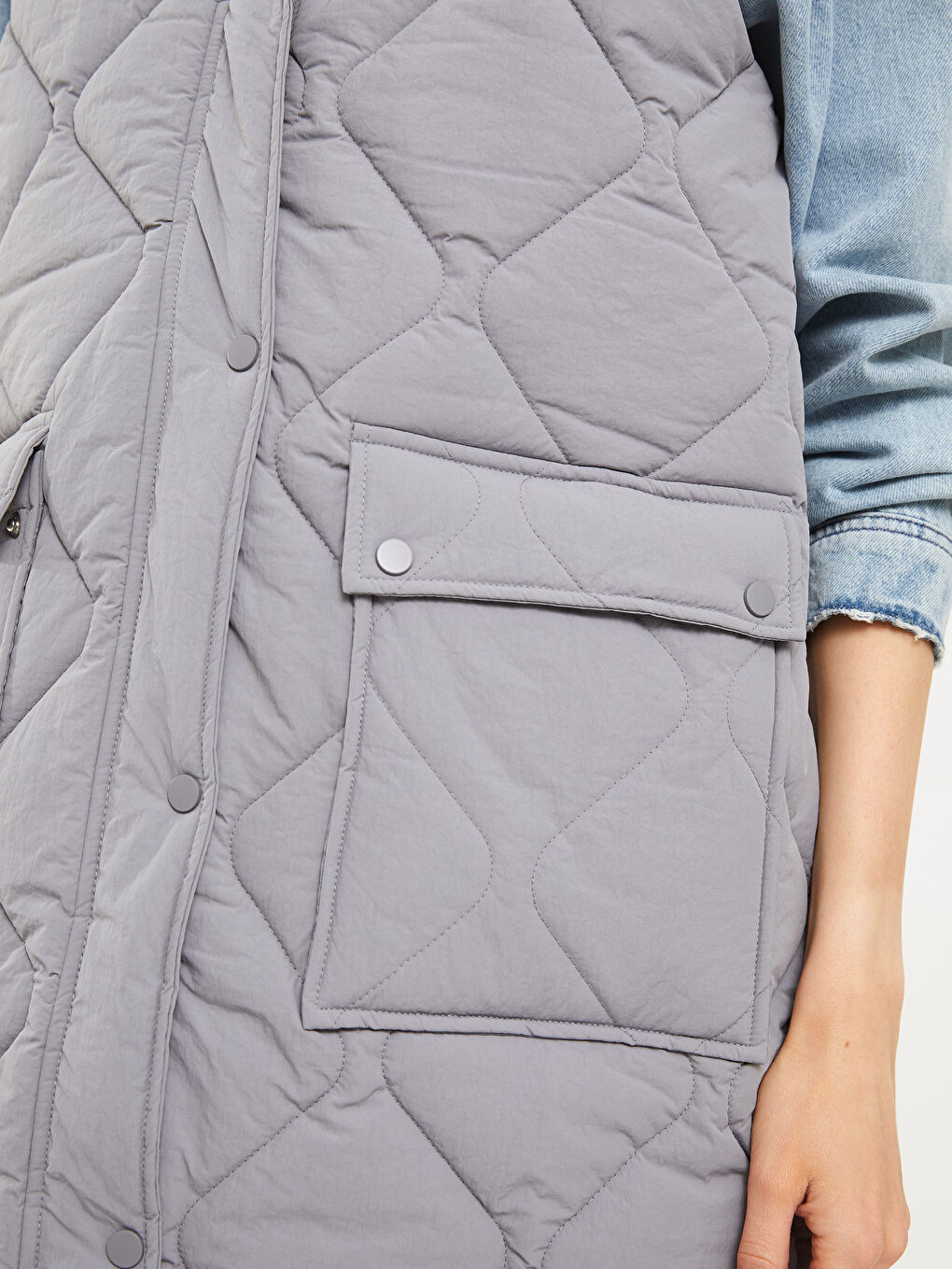 Funnel Neck Quilted Women's Puffer Gilet-3