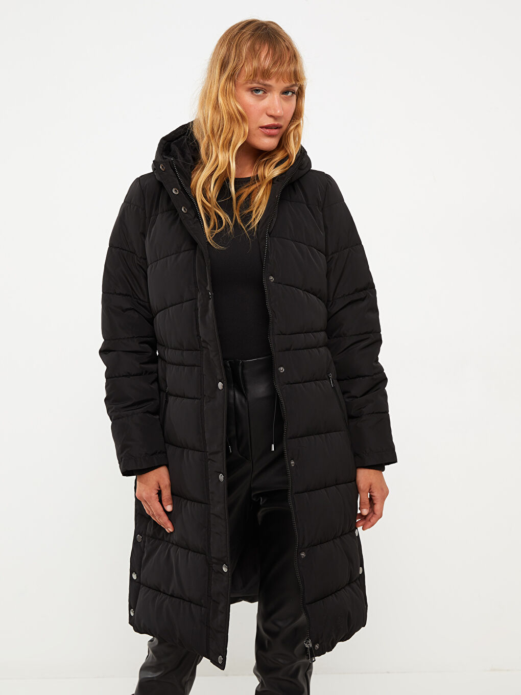 Әйелдерге арналған капюшонды өрнексіз пуховик пальто-2