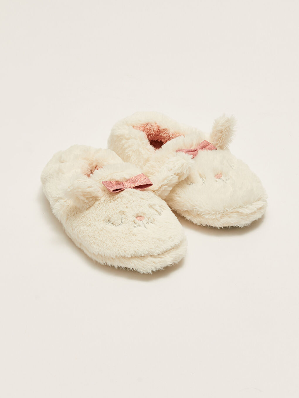 LCW STEPS 3D Applique Detailed Embroidered Girls' Slippers -W22646Z4-DCS