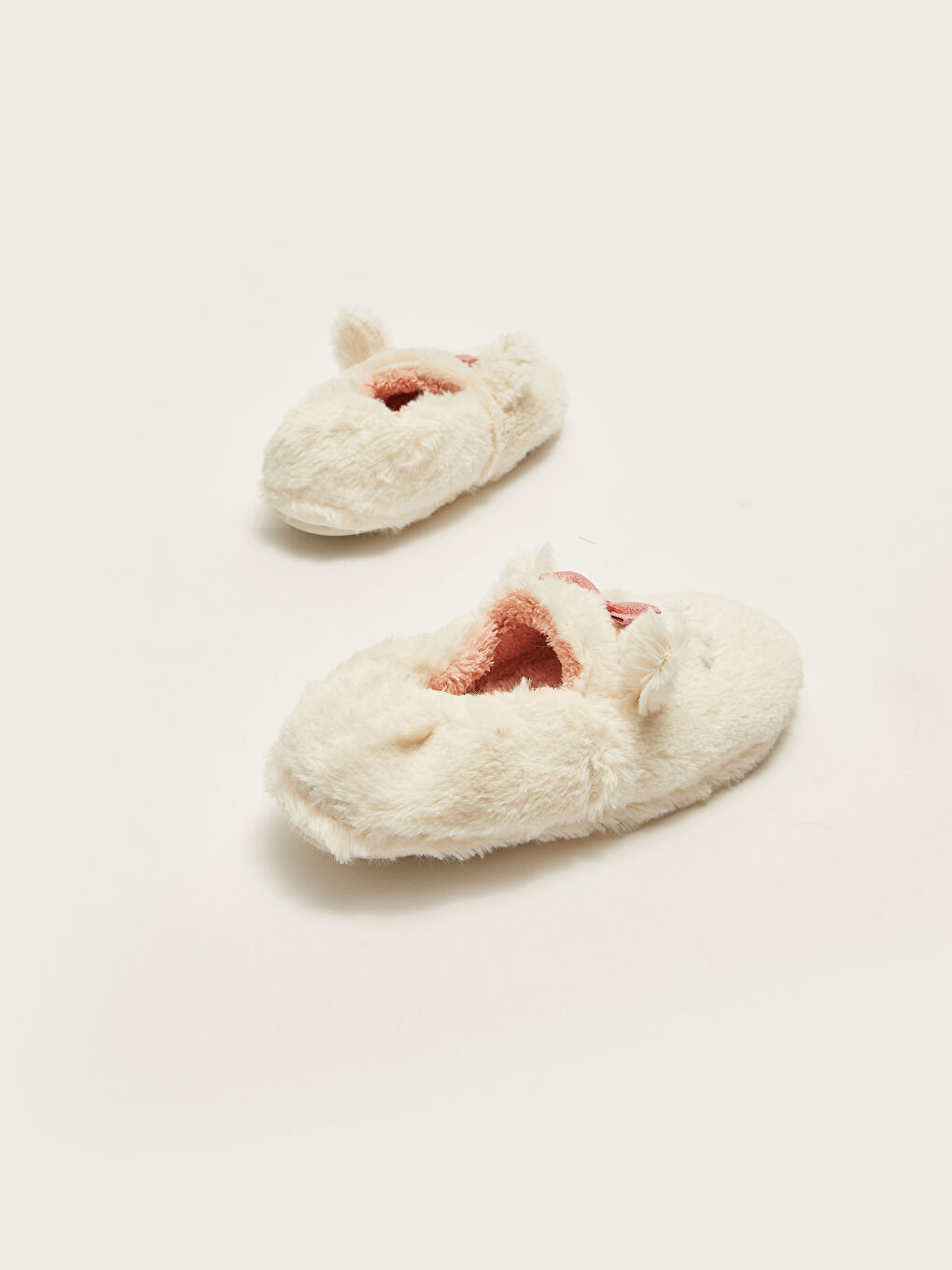 LCW STEPS 3D Applique Detailed Embroidered Girls' Slippers -W22646Z4-DCS