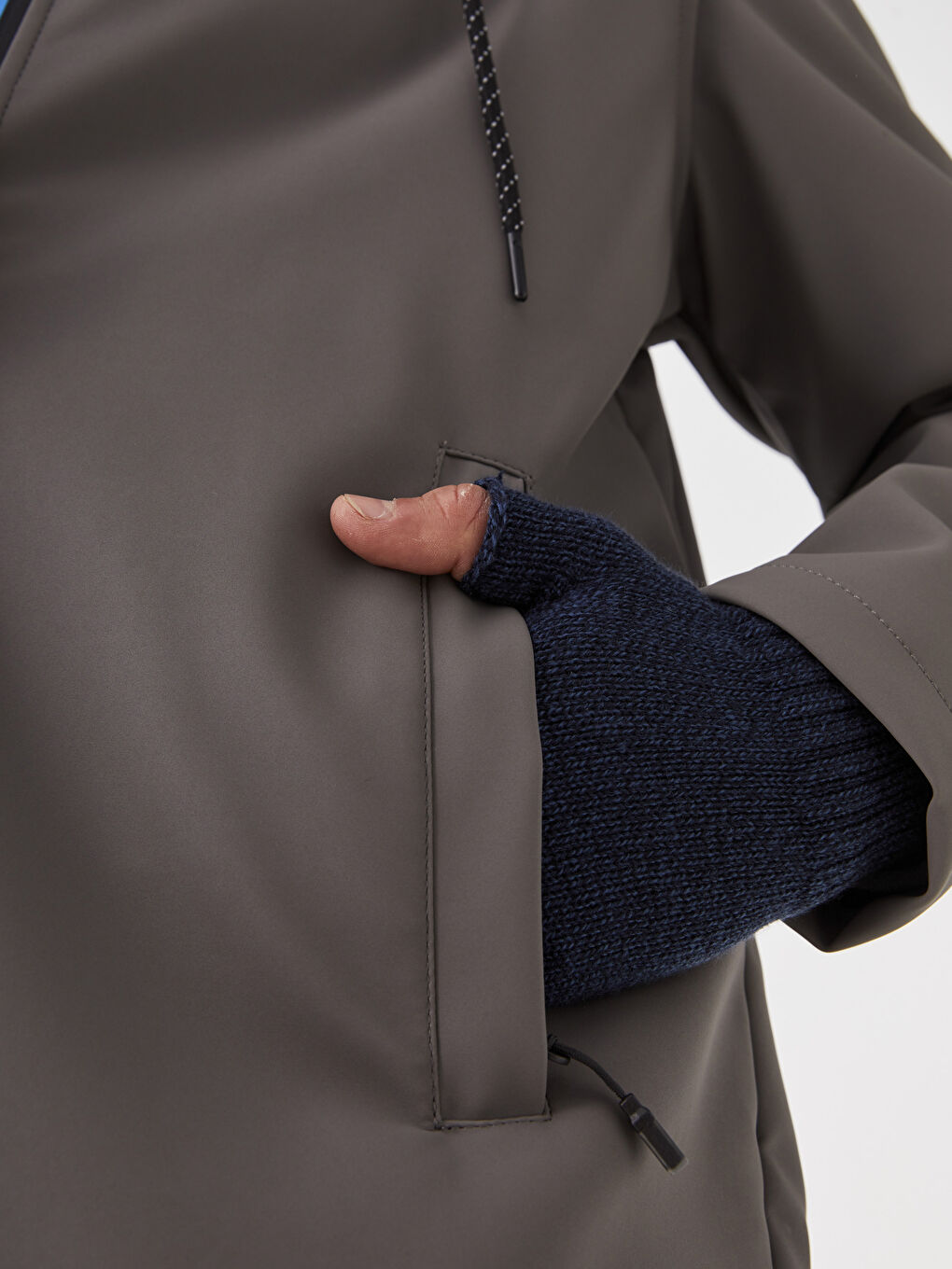 Gri Standart Kalıp Kapüşonlu Erkek Yağmurluk-3