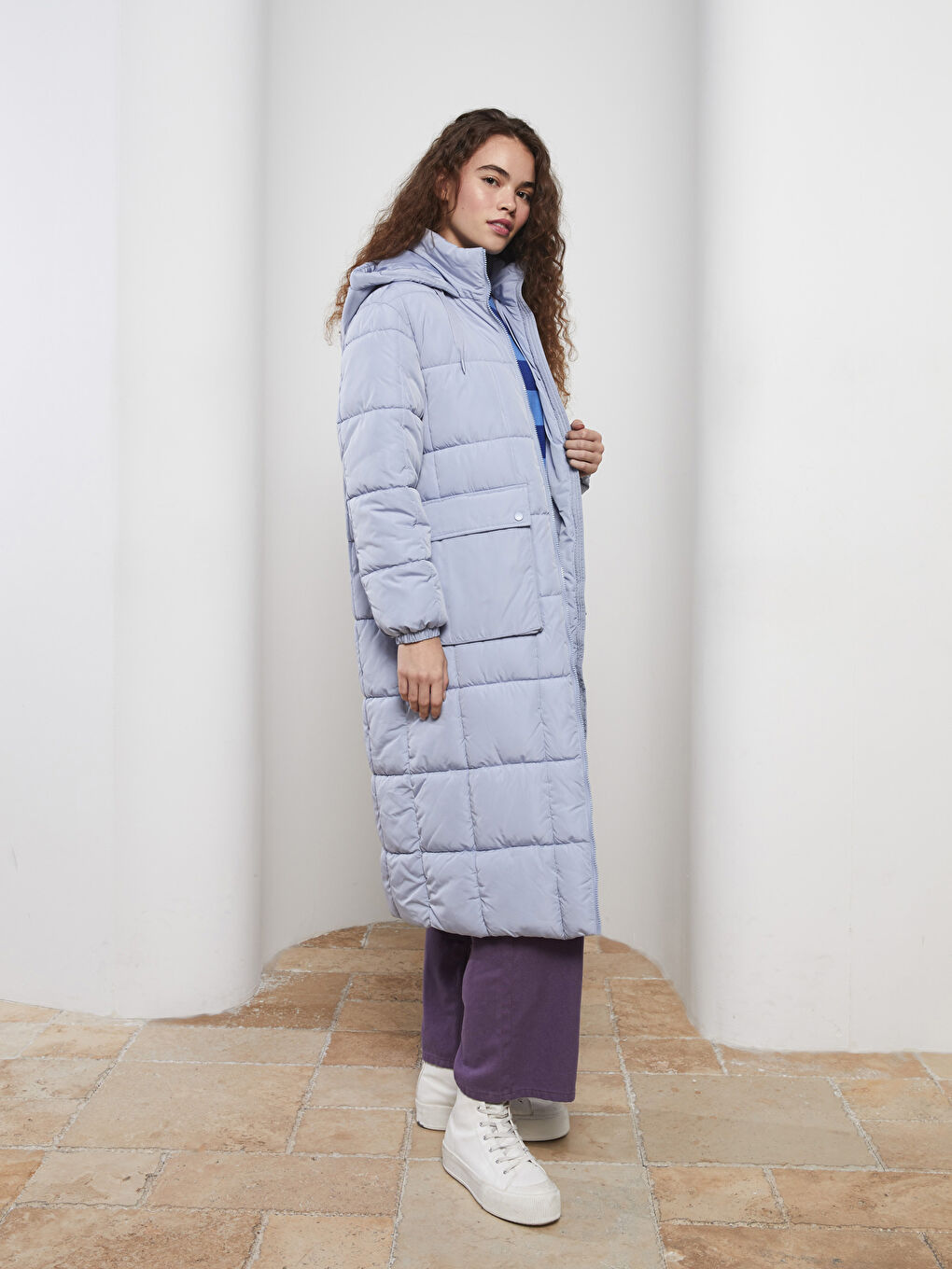 Стёганый пуховик с капюшоном для женщин