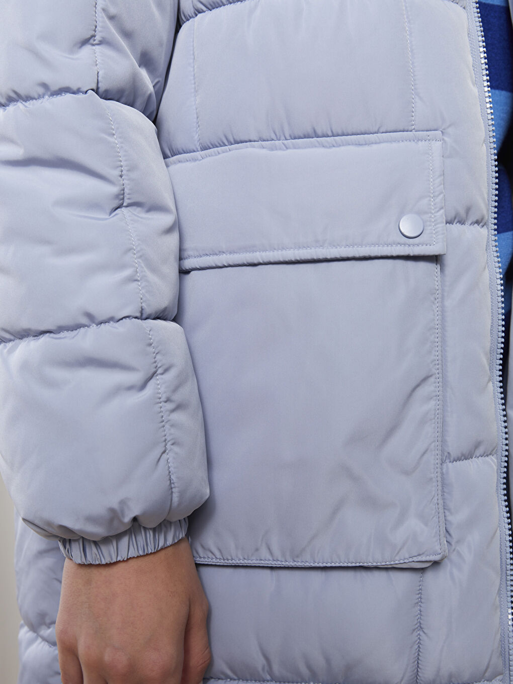Стёганый пуховик с капюшоном для женщин-3