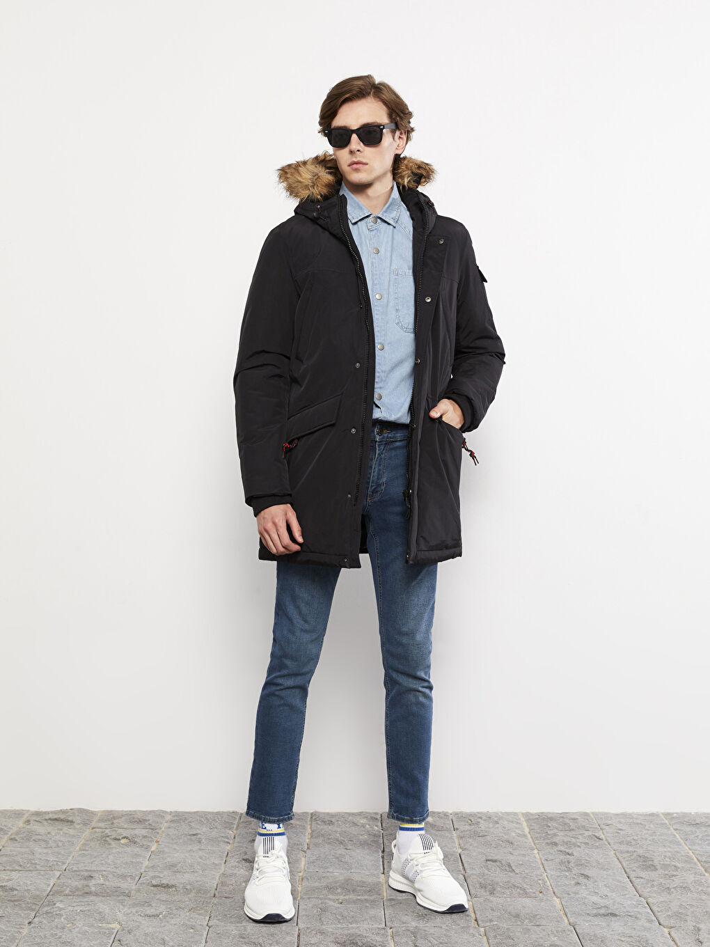 Siyah Standart Kalıp Kapüşonlu Kalın Erkek Parka-1