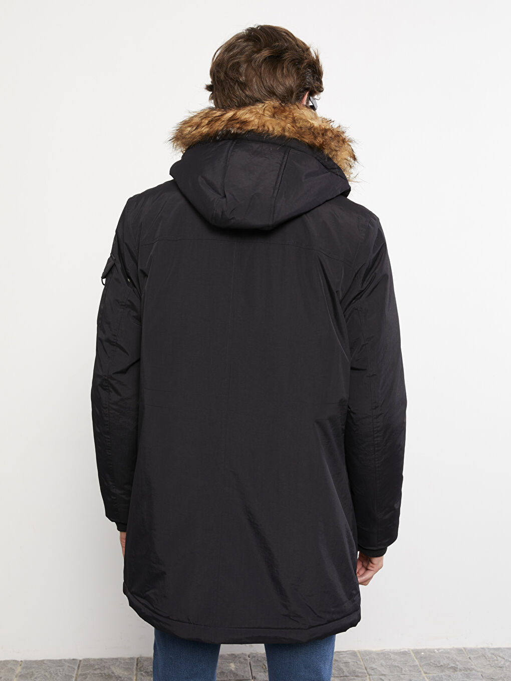 Siyah Standart Kalıp Kapüşonlu Kalın Erkek Parka-4