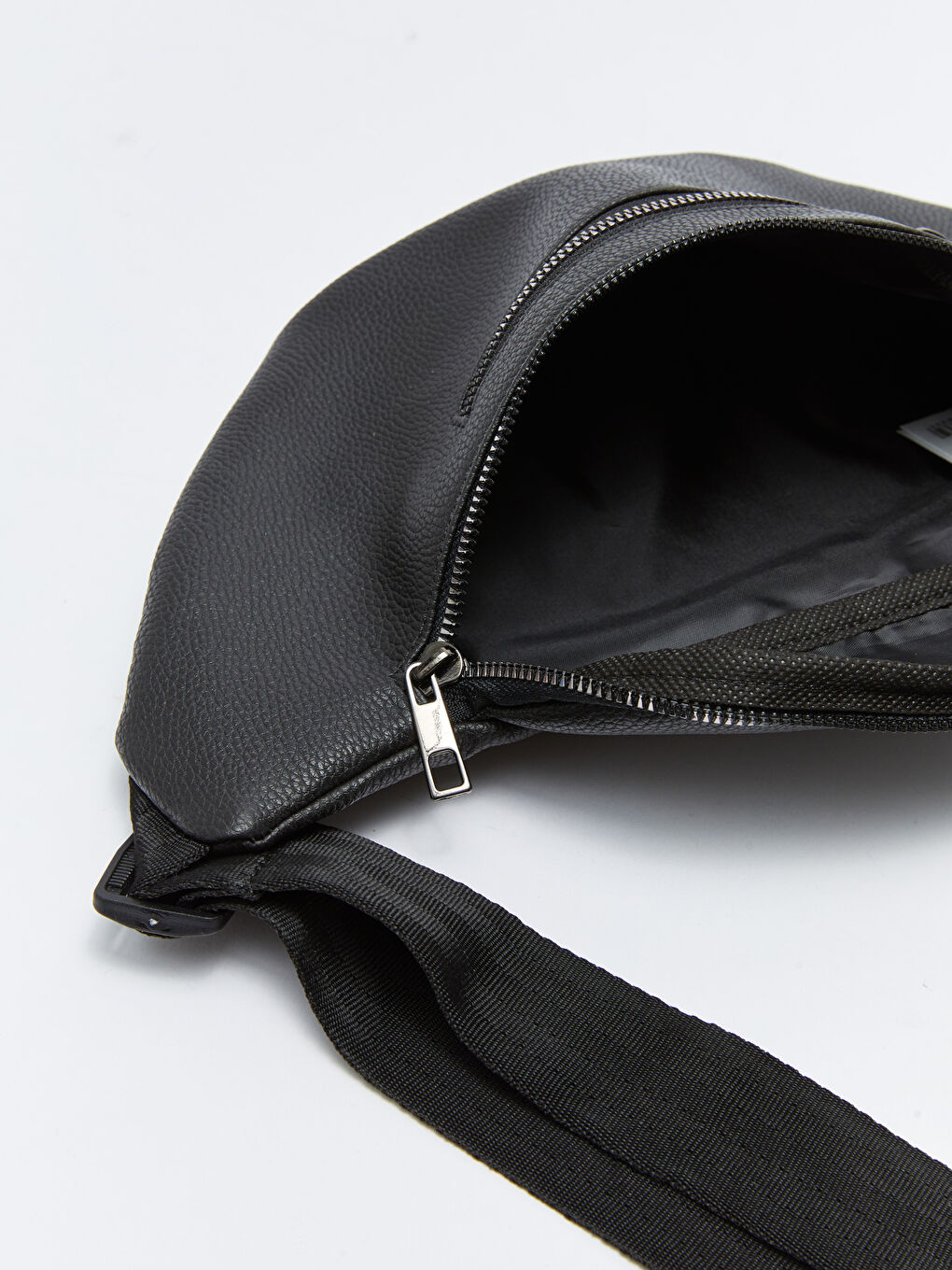 Siyah Deri Görünümlü Erkek Bel Çantası-3