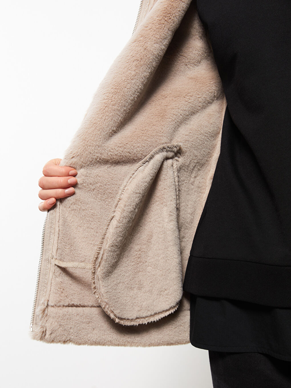 Bej Kapüşonlu Düz Uzun Kollu Kadın Deri Görünümlü Mont-4