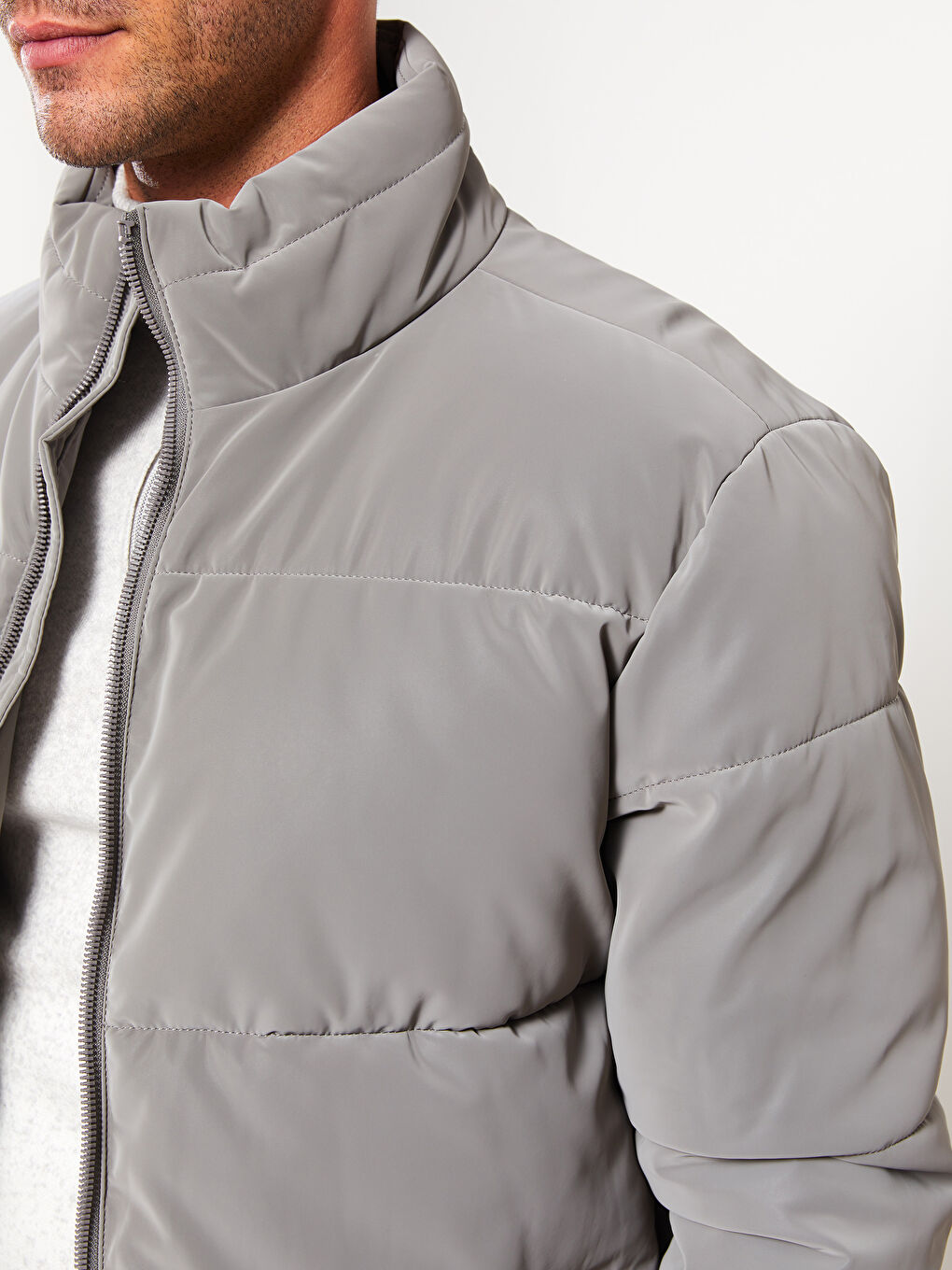 Gri Standart Kalıp Dik Yaka Erkek Şişme Mont-3