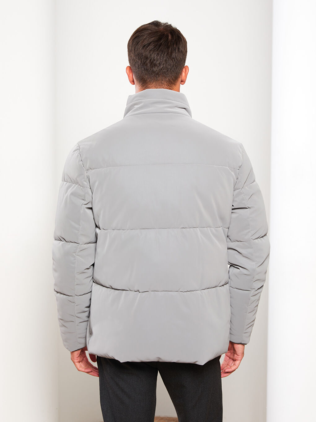 Gri Standart Kalıp Dik Yaka Erkek Şişme Mont-4