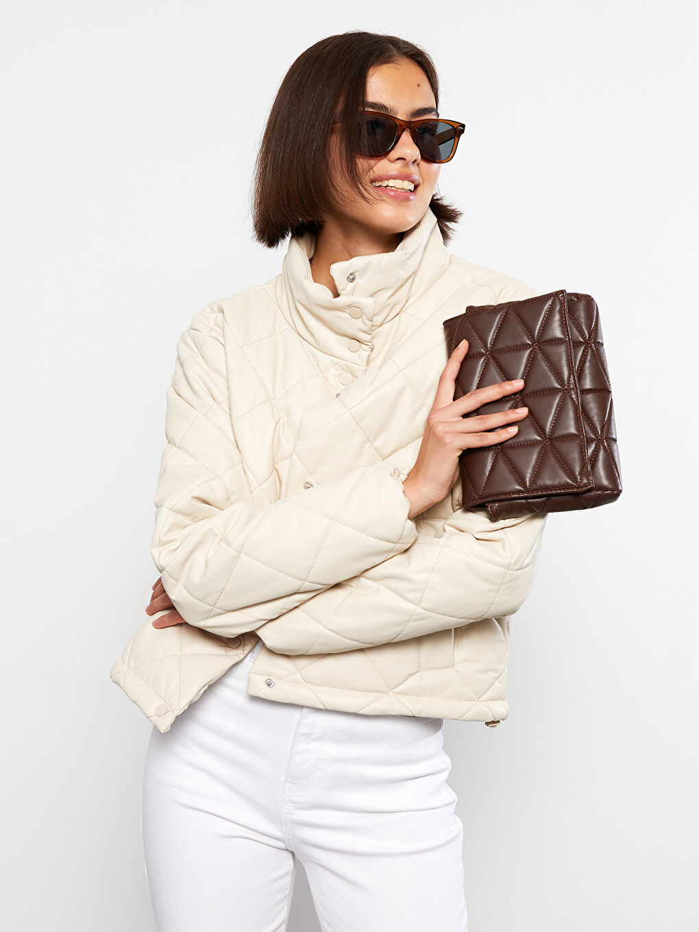 Bej Dik Yaka Kapitone Desenli Uzun Kollu Kadın Şişme Mont-2