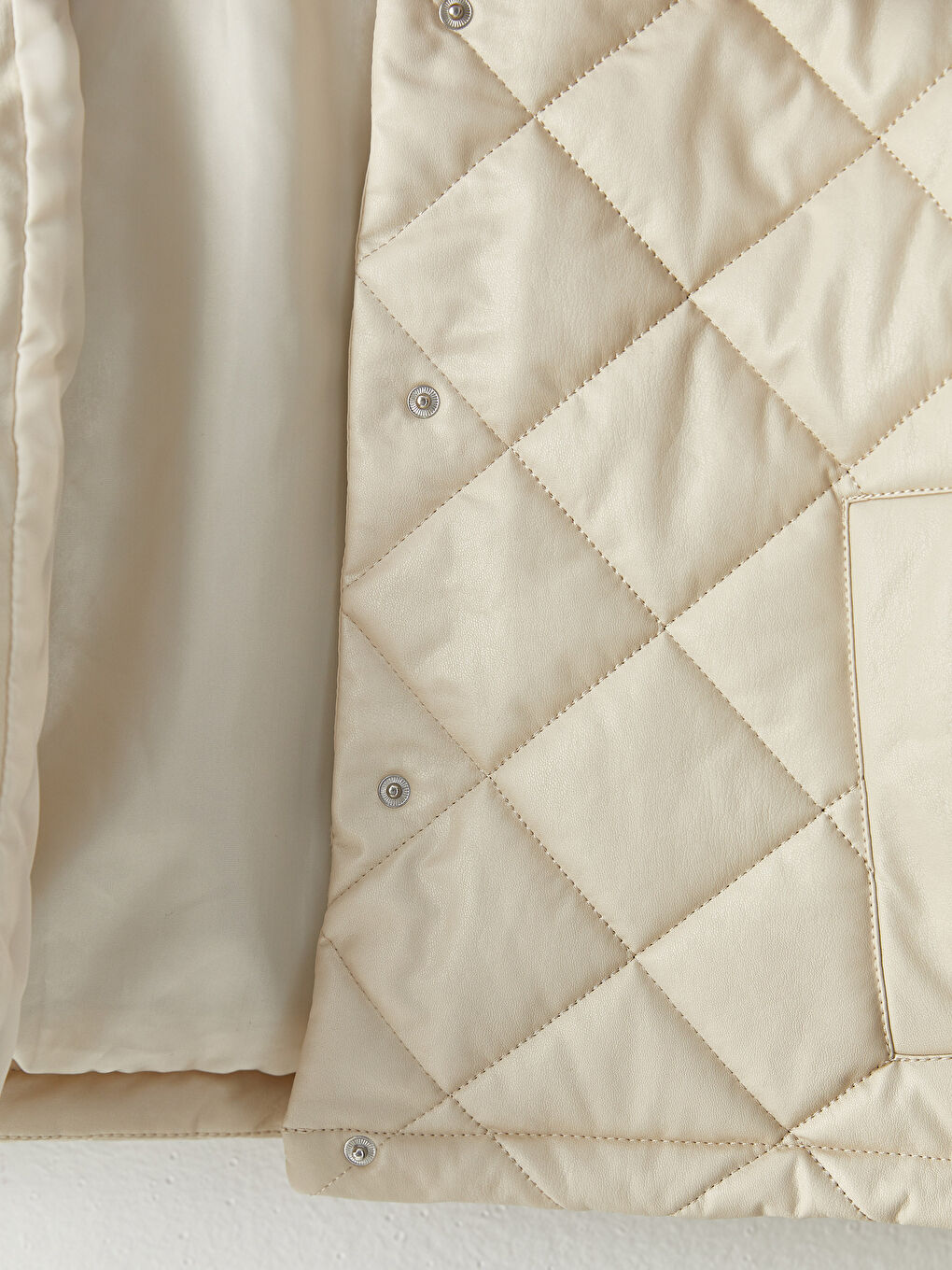 Bej Dik Yaka Kapitone Desenli Uzun Kollu Kadın Şişme Mont-8