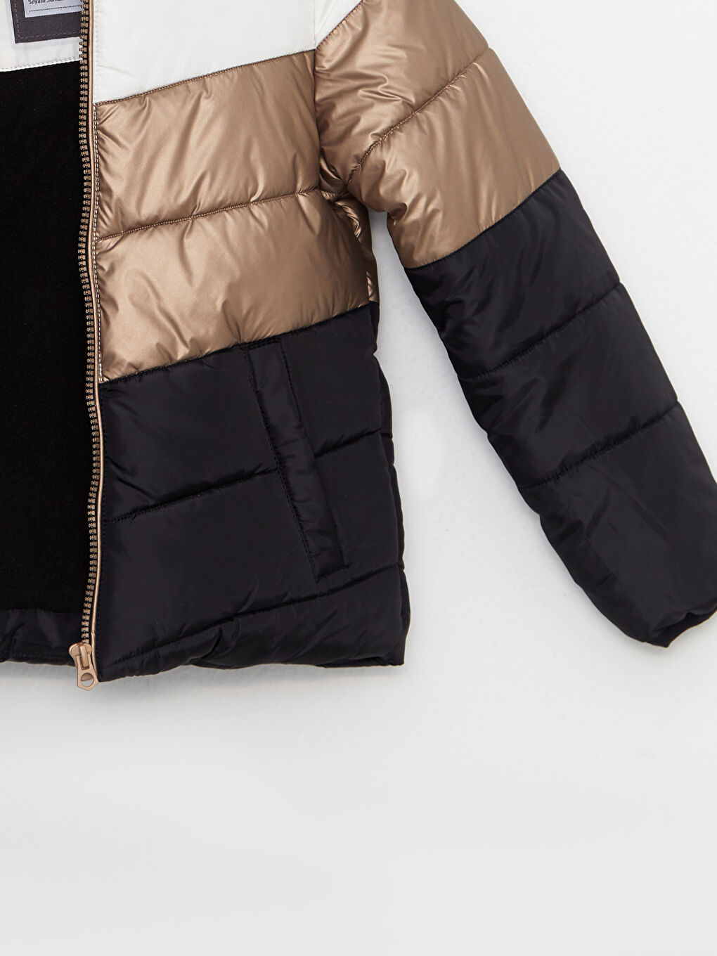 LCW Kids Hooded Boy Puffer with Color Block -W23074Z4-FDH