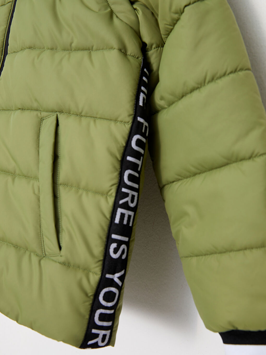 LC Waikiki Hooded Basic Boy Puffer -W23078Z4-HBD
