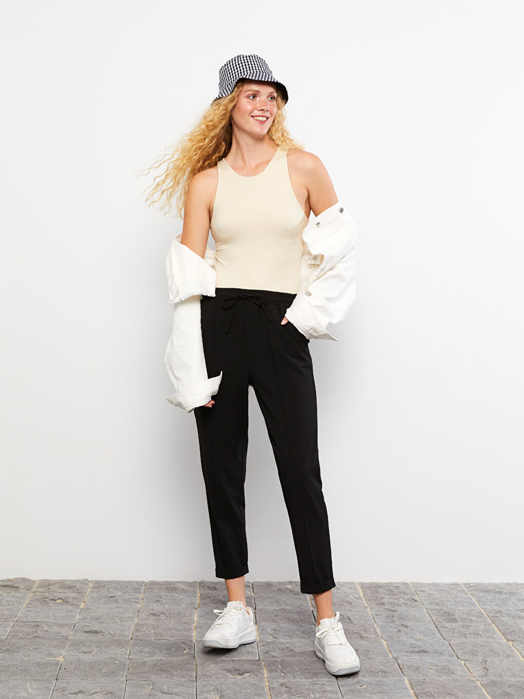 Siyah Kadın Beli Lastikli Düz Pantolon-1