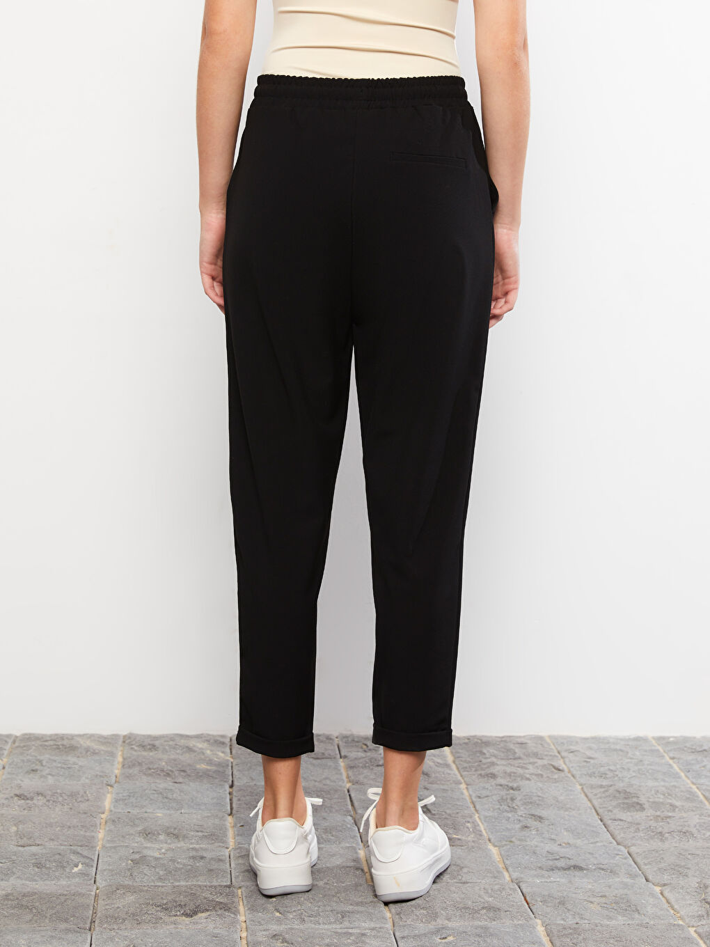 Siyah Kadın Beli Lastikli Düz Pantolon-3