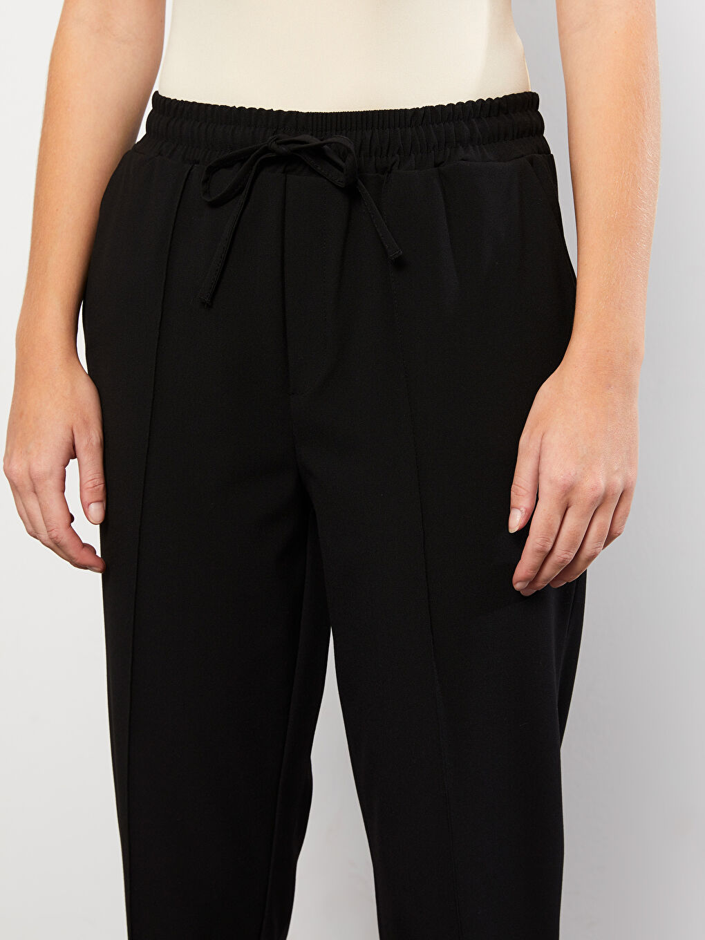 Siyah Kadın Beli Lastikli Düz Pantolon-4